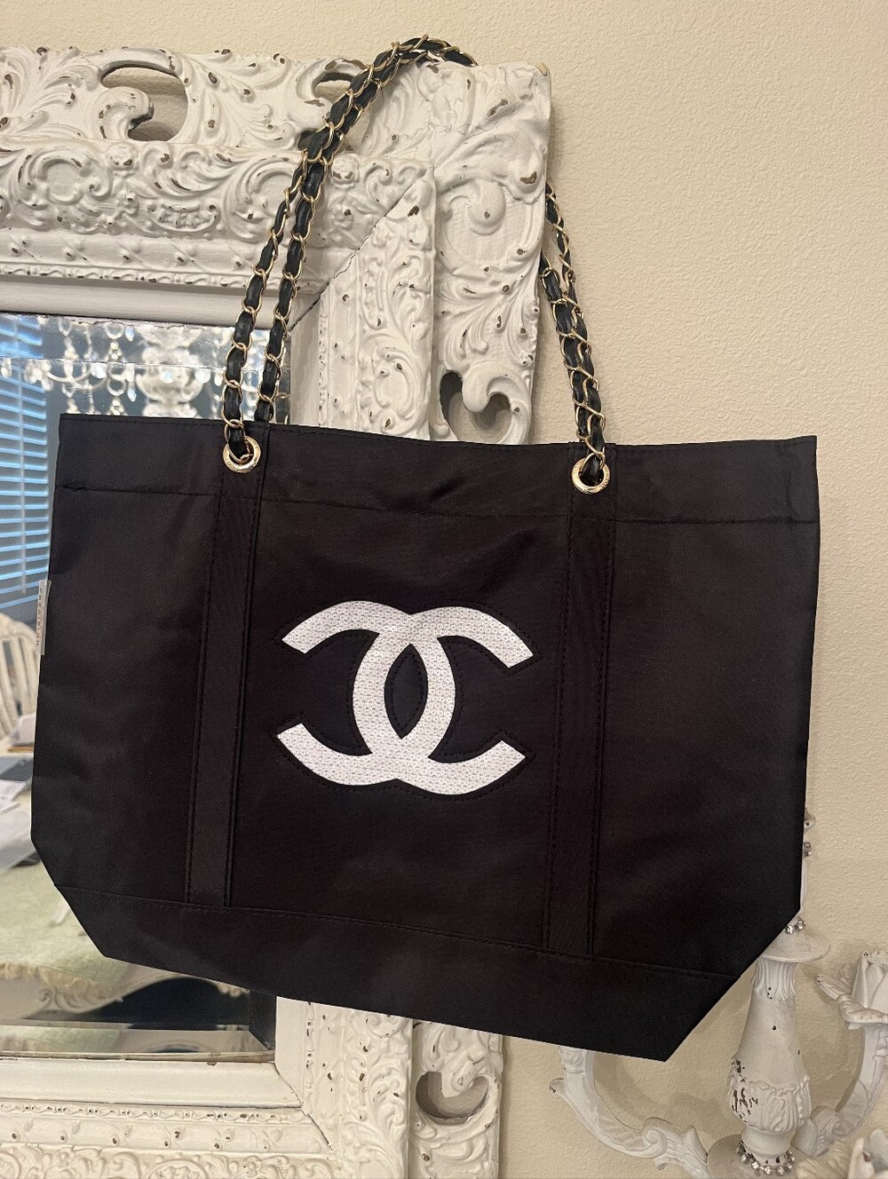 Chanel VIP Bag - Picture 2 of 4